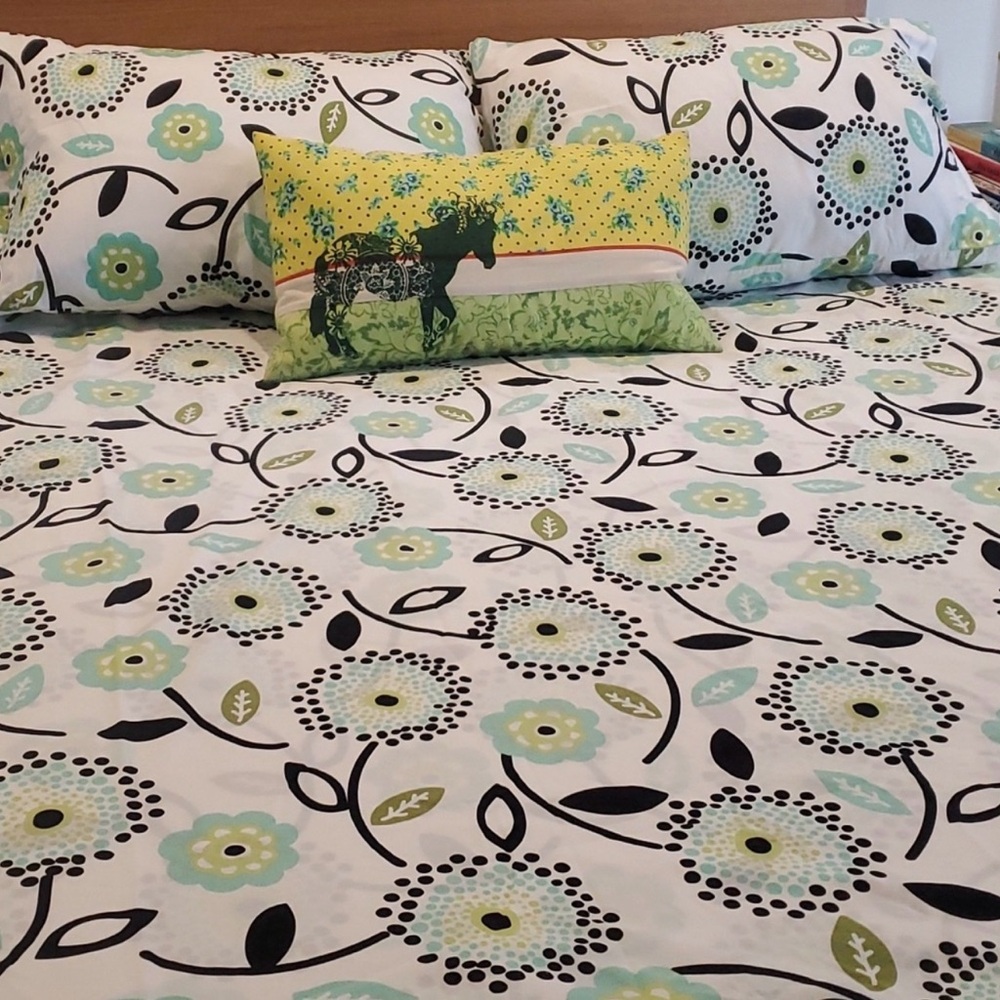 Pottery Barn Teen Floral Duvet Cover Bedding Set - White, Black, Green